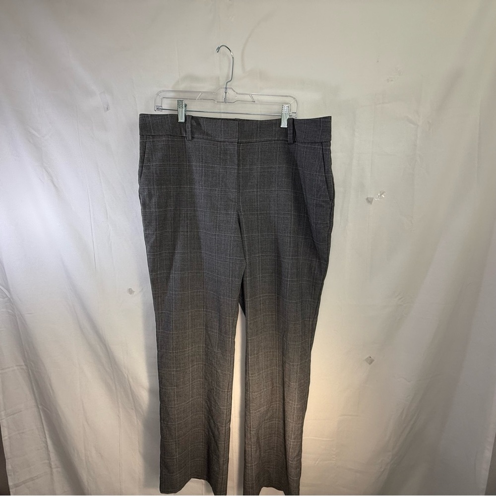 Ann Taylor Signature Fully Lined Women’s Trousers Sz 16
Gray Plaid Pattern